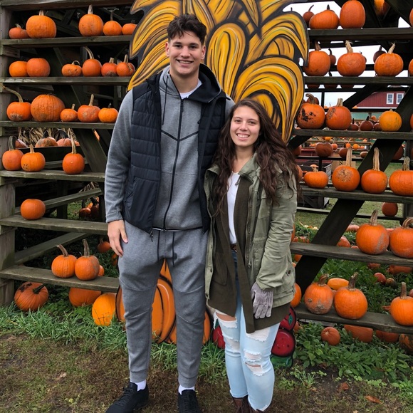 Meet your Posher, Hunter - Picture 1 of 1